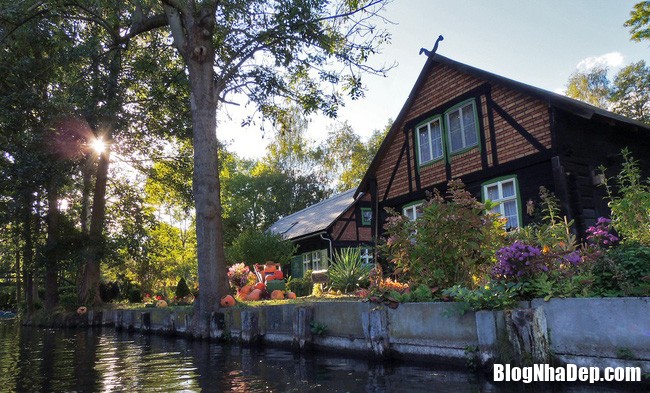 Những ngôi nhà ven sông xinh xắn, đẹp đến nao lòng ở làng quê nước Đức