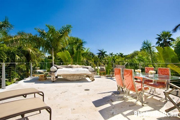 Villa Valentina toạ lạc bên bờ biển Miami đầy nắng và gió