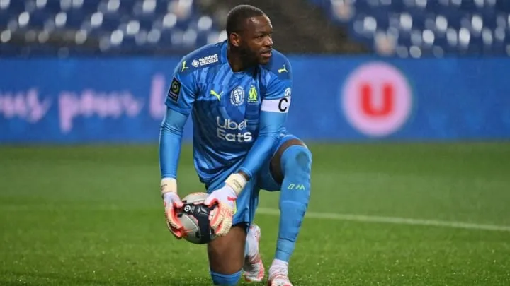 Steve Mandanda Là Ai? Sự Nghiệp Của Thủ Môn Bóng Đá Người Pháp