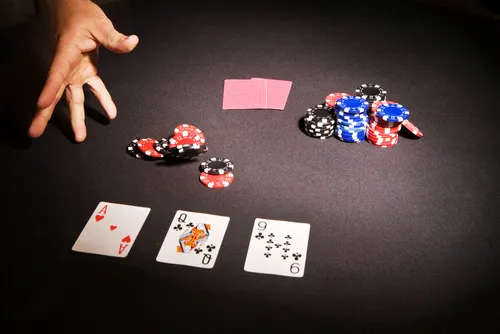 Thú/Hai Đôi Trong Poker Là Gì? Mẹo Chơi Thú/Hai Đôi Hiệu Quả